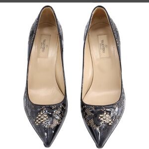 Valentino Garavani Lace Pointed Pumps in Black Patent Leather